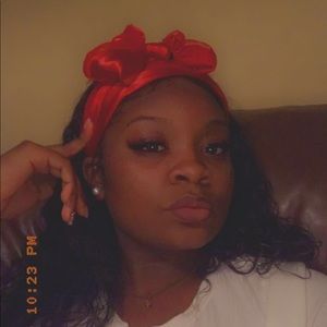 Meet your Posher, Joya